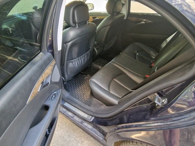 Синий Мерседес Е-Класс, объемом двигателя 3 л и пробегом 15 тыс. км за 8000 $, фото 5 на Automoto.ua