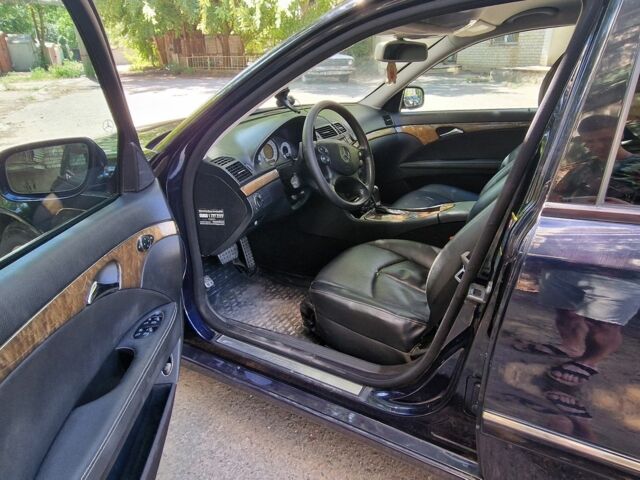 Синий Мерседес Е-Класс, объемом двигателя 3 л и пробегом 15 тыс. км за 8000 $, фото 6 на Automoto.ua