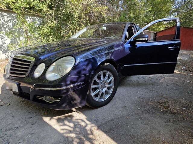 Синий Мерседес Е-Класс, объемом двигателя 3 л и пробегом 15 тыс. км за 8000 $, фото 2 на Automoto.ua