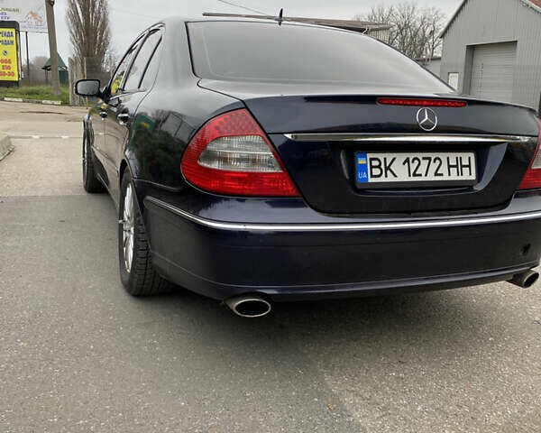 Синий Мерседес Е-Класс, объемом двигателя 2.99 л и пробегом 268 тыс. км за 9800 $, фото 2 на Automoto.ua