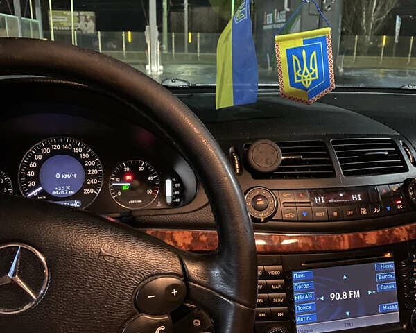 Синий Мерседес Е-Класс, объемом двигателя 2.99 л и пробегом 268 тыс. км за 9800 $, фото 5 на Automoto.ua