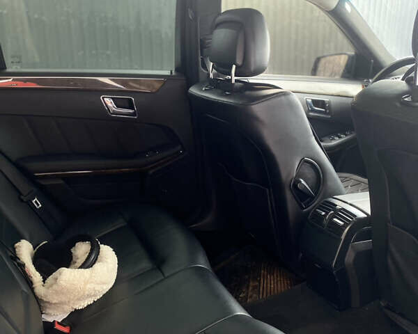 Синий Мерседес Е-Класс, объемом двигателя 2.2 л и пробегом 350 тыс. км за 13500 $, фото 9 на Automoto.ua