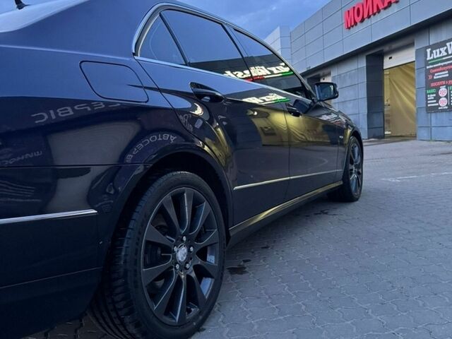 Синій Мерседес Е-Клас, об'ємом двигуна 2.99 л та пробігом 195 тис. км за 13700 $, фото 5 на Automoto.ua