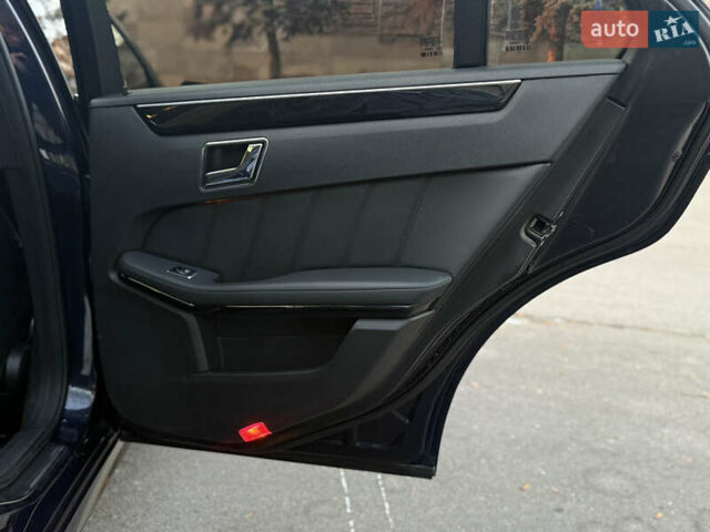 Синий Мерседес Е-Класс, объемом двигателя 2.14 л и пробегом 261 тыс. км за 10500 $, фото 15 на Automoto.ua