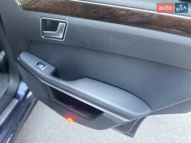 Синий Мерседес Е-Класс, объемом двигателя 1.8 л и пробегом 367 тыс. км за 8800 $, фото 26 на Automoto.ua