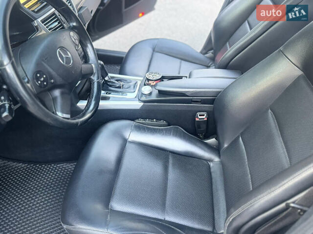 Синий Мерседес Е-Класс, объемом двигателя 1.8 л и пробегом 367 тыс. км за 8800 $, фото 29 на Automoto.ua