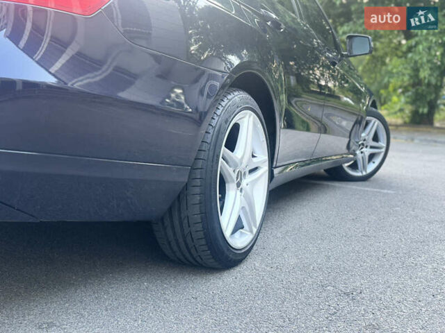 Синий Мерседес Е-Класс, объемом двигателя 1.8 л и пробегом 367 тыс. км за 8800 $, фото 7 на Automoto.ua