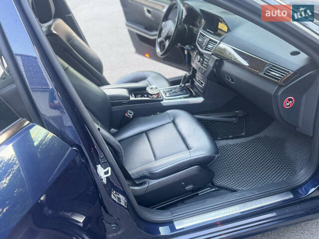 Синий Мерседес Е-Класс, объемом двигателя 1.8 л и пробегом 367 тыс. км за 8800 $, фото 23 на Automoto.ua