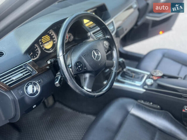 Синий Мерседес Е-Класс, объемом двигателя 1.8 л и пробегом 367 тыс. км за 8800 $, фото 32 на Automoto.ua