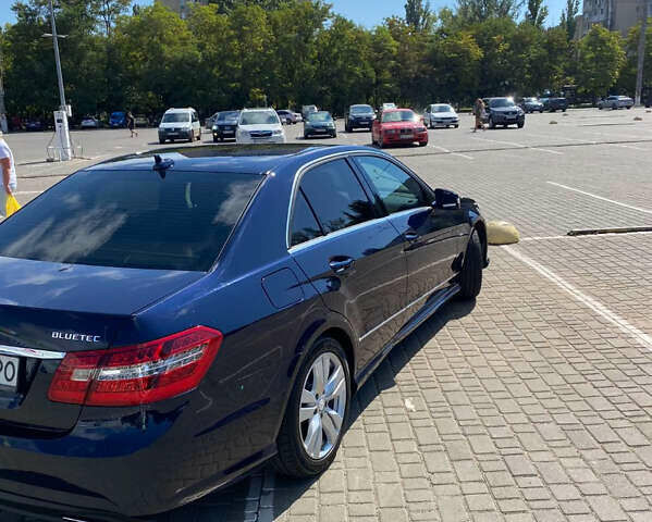 Синий Мерседес Е-Класс, объемом двигателя 2.99 л и пробегом 529 тыс. км за 10999 $, фото 5 на Automoto.ua