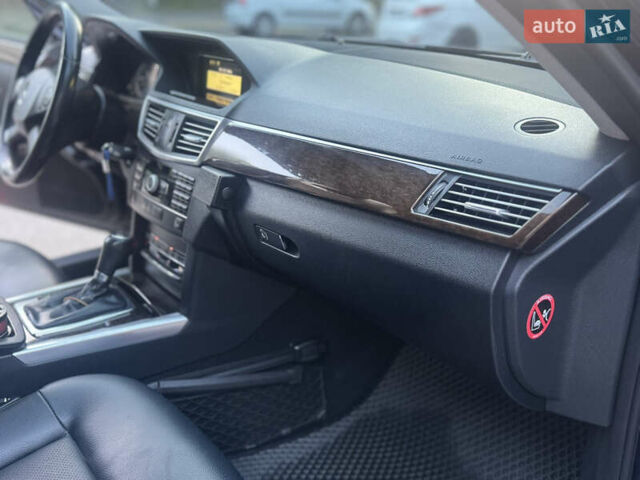 Синий Мерседес Е-Класс, объемом двигателя 1.8 л и пробегом 367 тыс. км за 8800 $, фото 24 на Automoto.ua