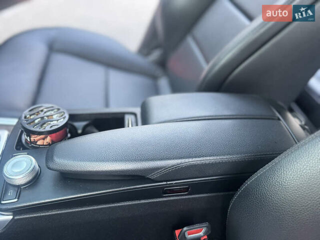 Синий Мерседес Е-Класс, объемом двигателя 1.8 л и пробегом 367 тыс. км за 8800 $, фото 31 на Automoto.ua