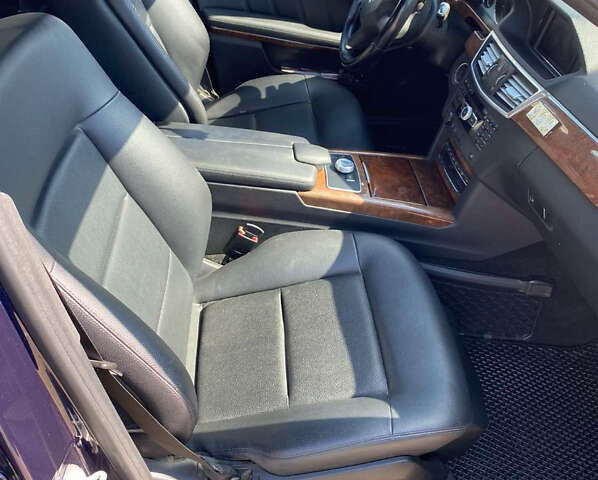 Синий Мерседес Е-Класс, объемом двигателя 2.99 л и пробегом 529 тыс. км за 10999 $, фото 6 на Automoto.ua