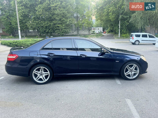 Синий Мерседес Е-Класс, объемом двигателя 1.8 л и пробегом 367 тыс. км за 8800 $, фото 19 на Automoto.ua