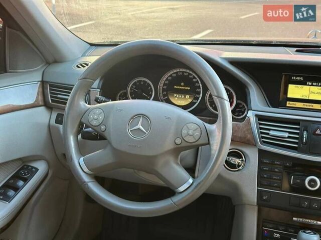 Мерседес Е-Клас 2011 у Києві на Automoto.ua Синій Мерседес Е-Клас, об'ємом двигуна 2.14 л та пробігом 280 тис. км за 11350 $, фото 23 на Automoto.ua