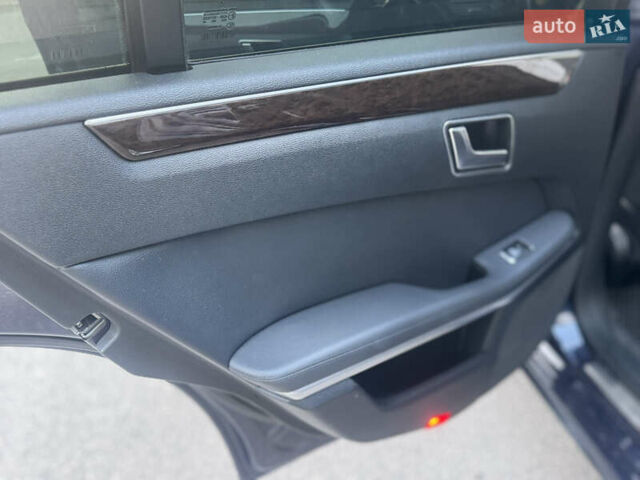 Синий Мерседес Е-Класс, объемом двигателя 1.8 л и пробегом 367 тыс. км за 8800 $, фото 28 на Automoto.ua