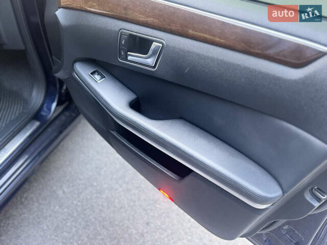 Синий Мерседес Е-Класс, объемом двигателя 1.8 л и пробегом 367 тыс. км за 8800 $, фото 25 на Automoto.ua