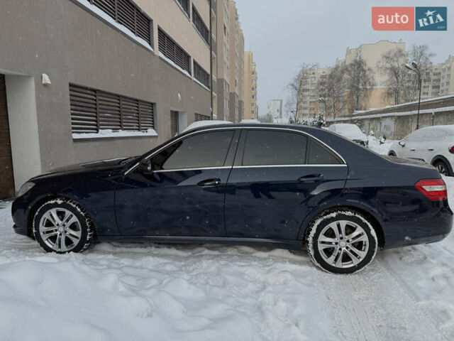 Синий Мерседес Е-Класс, объемом двигателя 2.14 л и пробегом 450 тыс. км за 10800 $, фото 2 на Automoto.ua