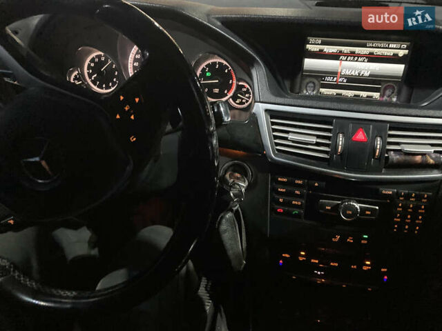 Синий Мерседес Е-Класс, объемом двигателя 2.2 л и пробегом 332 тыс. км за 11500 $, фото 8 на Automoto.ua