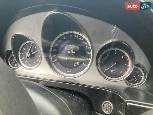 Синий Мерседес Е-Класс, объемом двигателя 2.2 л и пробегом 332 тыс. км за 11500 $, фото 6 на Automoto.ua