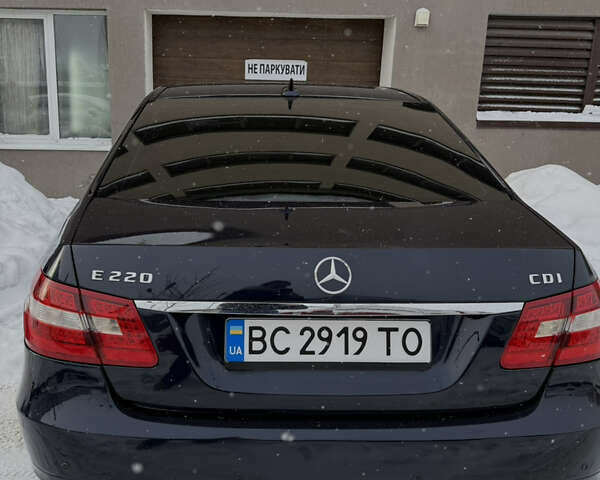 Синий Мерседес Е-Класс, объемом двигателя 2.14 л и пробегом 450 тыс. км за 10800 $, фото 3 на Automoto.ua