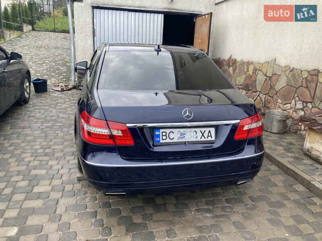 Синий Мерседес Е-Класс, объемом двигателя 2.2 л и пробегом 332 тыс. км за 11500 $, фото 2 на Automoto.ua
