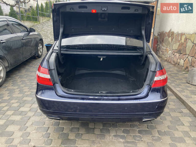 Синий Мерседес Е-Класс, объемом двигателя 2.2 л и пробегом 332 тыс. км за 11500 $, фото 3 на Automoto.ua