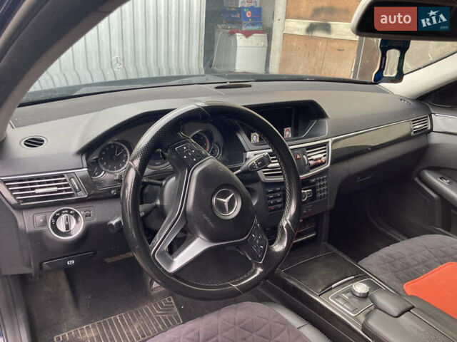 Синий Мерседес Е-Класс, объемом двигателя 2.2 л и пробегом 332 тыс. км за 11500 $, фото 5 на Automoto.ua