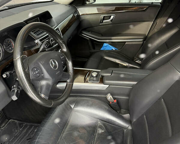 Синий Мерседес Е-Класс, объемом двигателя 2.14 л и пробегом 450 тыс. км за 10800 $, фото 9 на Automoto.ua