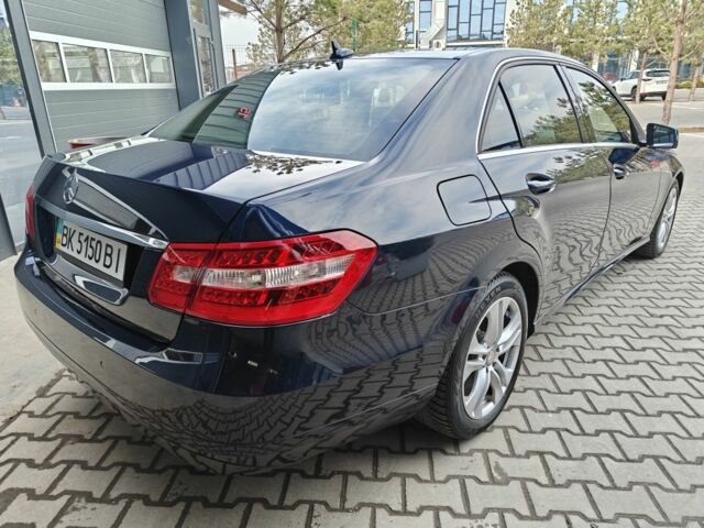 Синий Мерседес Е-Класс, объемом двигателя 2.1 л и пробегом 455 тыс. км за 10999 $, фото 14 на Automoto.ua