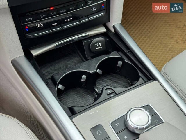 Синий Мерседес Е-Класс, объемом двигателя 2.14 л и пробегом 217 тыс. км за 16000 $, фото 31 на Automoto.ua