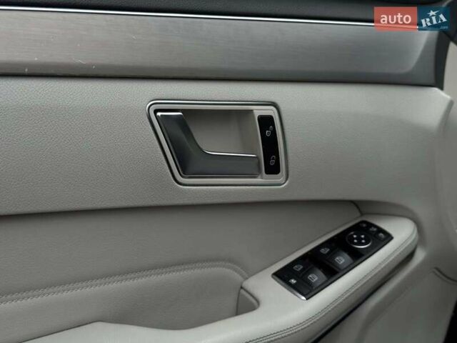 Синий Мерседес Е-Класс, объемом двигателя 2.2 л и пробегом 213 тыс. км за 15990 $, фото 27 на Automoto.ua