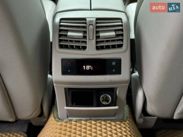 Синий Мерседес Е-Класс, объемом двигателя 2.14 л и пробегом 217 тыс. км за 16000 $, фото 34 на Automoto.ua