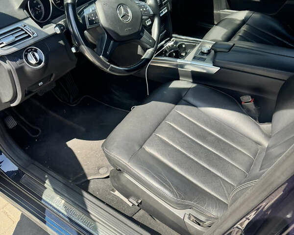 Синий Мерседес Е-Класс, объемом двигателя 2.1 л и пробегом 180 тыс. км за 15700 $, фото 11 на Automoto.ua