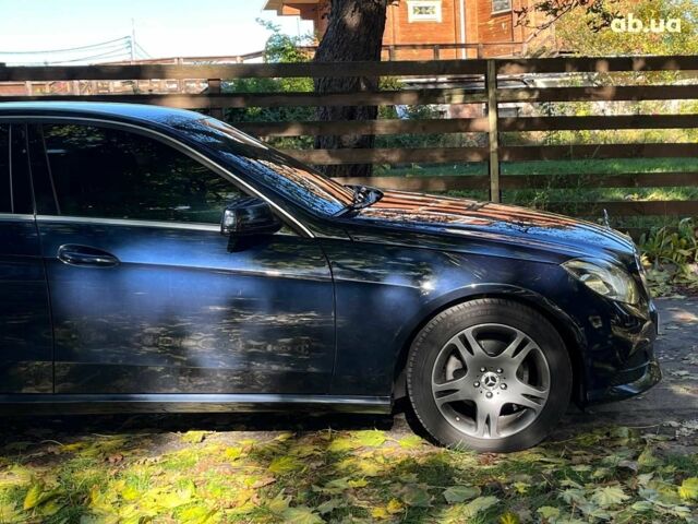 Синий Мерседес Е-Класс, объемом двигателя 2.2 л и пробегом 213 тыс. км за 19390 $, фото 3 на Automoto.ua