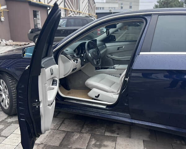 Синий Мерседес Е-Класс, объемом двигателя 2.14 л и пробегом 217 тыс. км за 16000 $, фото 12 на Automoto.ua