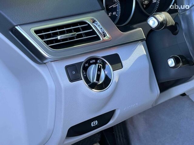 Синий Мерседес Е-Класс, объемом двигателя 2.2 л и пробегом 213 тыс. км за 19390 $, фото 18 на Automoto.ua