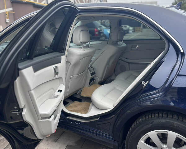 Синий Мерседес Е-Класс, объемом двигателя 2.14 л и пробегом 217 тыс. км за 16000 $, фото 11 на Automoto.ua