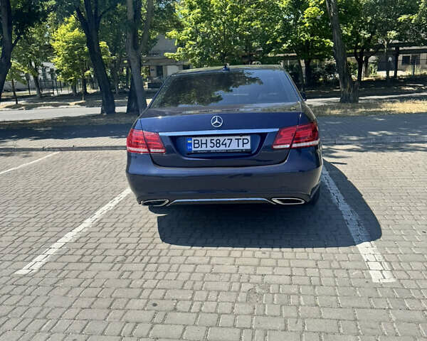 Синий Мерседес Е-Класс, объемом двигателя 2.1 л и пробегом 180 тыс. км за 15700 $, фото 8 на Automoto.ua