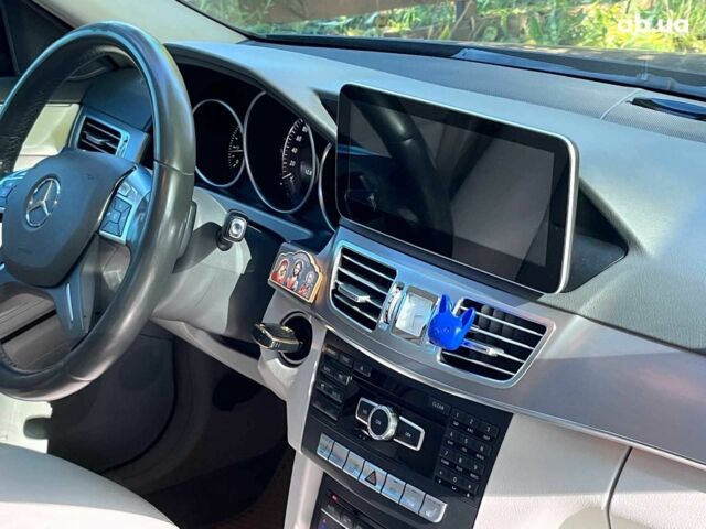 Синий Мерседес Е-Класс, объемом двигателя 2.2 л и пробегом 213 тыс. км за 19390 $, фото 30 на Automoto.ua