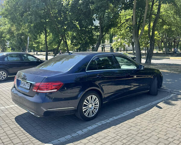 Синий Мерседес Е-Класс, объемом двигателя 2.1 л и пробегом 180 тыс. км за 15700 $, фото 3 на Automoto.ua