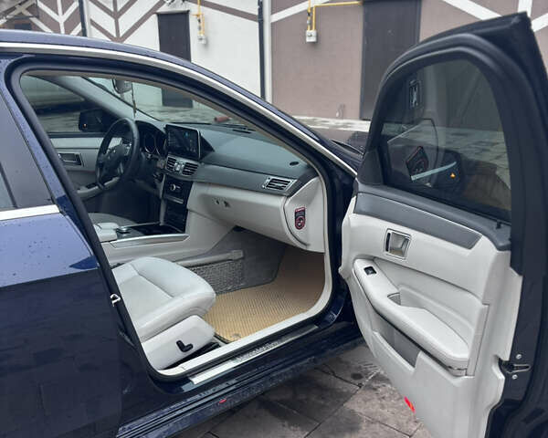 Синий Мерседес Е-Класс, объемом двигателя 2.14 л и пробегом 217 тыс. км за 16000 $, фото 7 на Automoto.ua