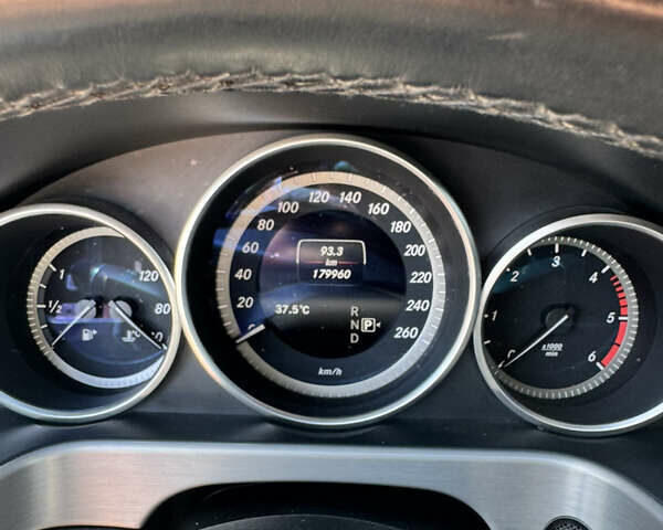 Синий Мерседес Е-Класс, объемом двигателя 2.1 л и пробегом 180 тыс. км за 15700 $, фото 13 на Automoto.ua