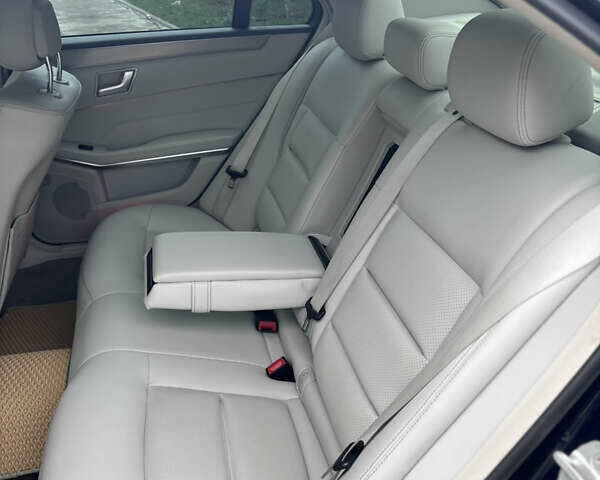 Синий Мерседес Е-Класс, объемом двигателя 2.14 л и пробегом 217 тыс. км за 16000 $, фото 14 на Automoto.ua