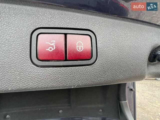 Синий Мерседес Е-Класс, объемом двигателя 3.5 л и пробегом 205 тыс. км за 15500 $, фото 32 на Automoto.ua