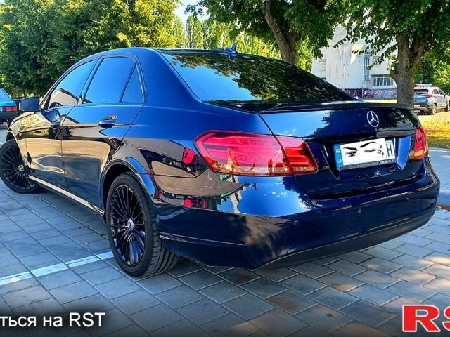 Синий Мерседес Е-Класс, объемом двигателя 2 л и пробегом 265 тыс. км за 15500 $, фото 6 на Automoto.ua