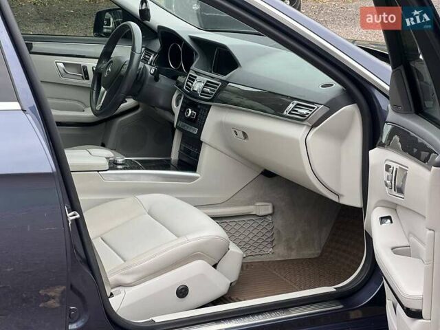 Синий Мерседес Е-Класс, объемом двигателя 3.5 л и пробегом 205 тыс. км за 15500 $, фото 13 на Automoto.ua