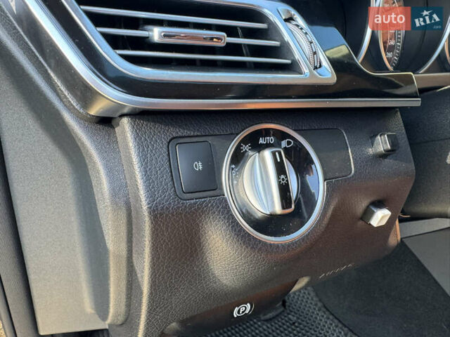 Синий Мерседес Е-Класс, объемом двигателя 2.14 л и пробегом 360 тыс. км за 15999 $, фото 25 на Automoto.ua