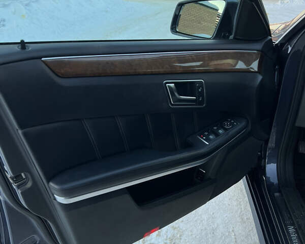 Синий Мерседес Е-Класс, объемом двигателя 3 л и пробегом 330 тыс. км за 17500 $, фото 20 на Automoto.ua