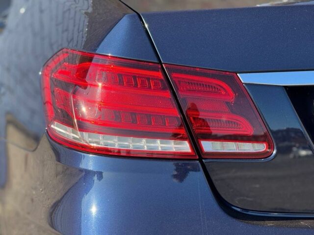 Синий Мерседес Е-Класс, объемом двигателя 2.2 л и пробегом 360 тыс. км за 15999 $, фото 6 на Automoto.ua